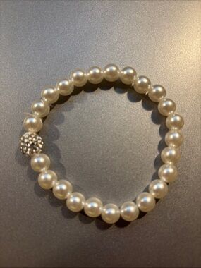 Pearl Stretch Bracelet with Crystal Accent - White